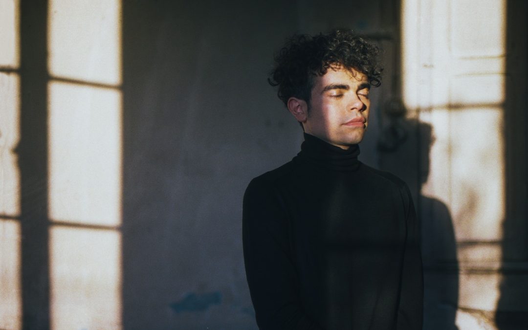 Track by Track | André Ubilla presenta su nuevo sencillo ‘(Debo Encender) La Melodía de Mi Ser’
