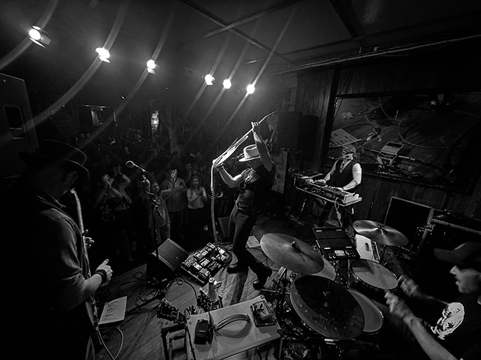 Track by Track | Amann & The Wayward Sons estrenan el single ‘Show Up Around’